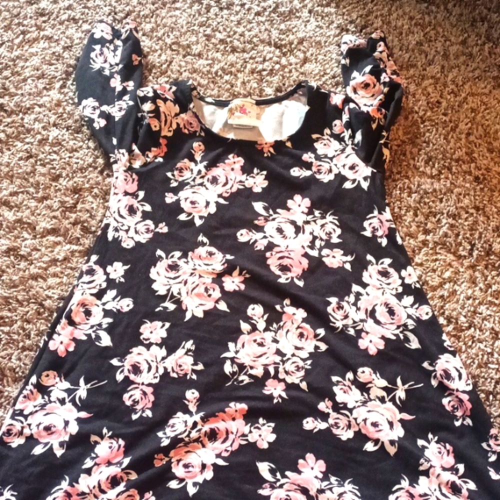 7, girls, Jenna & Jessie, black, foral